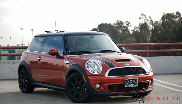 Mini Cooper 2011 photo 1