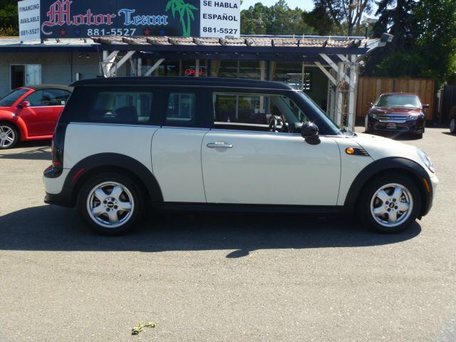 Mini Cooper Clubman 2010 photo 2