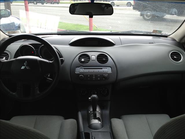 Mitsubishi Eclipse 2006 photo 2