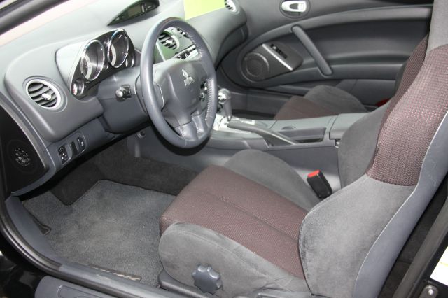 Mitsubishi Eclipse 2011 photo 4