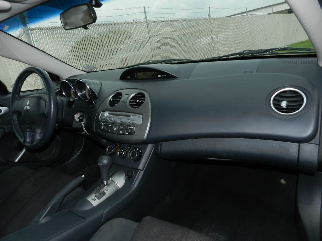 Mitsubishi Eclipse 2011 photo 15