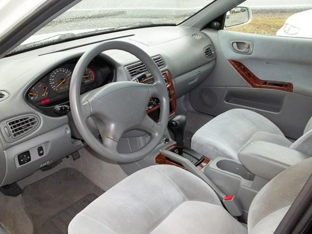 Mitsubishi Galant 2001 photo 2