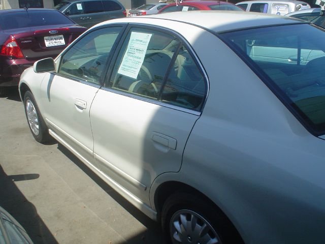 Mitsubishi Galant SE Sedan