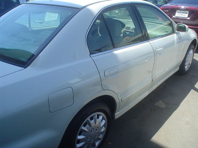 Mitsubishi Galant 2001 photo 2