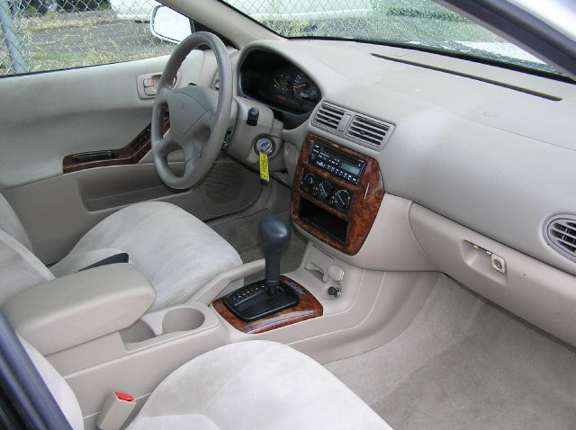 Mitsubishi Galant 2001 photo 9