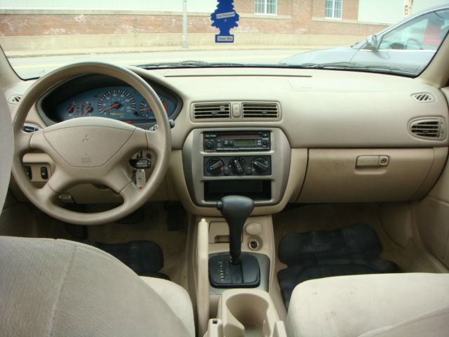 Mitsubishi Galant 2002 photo 2