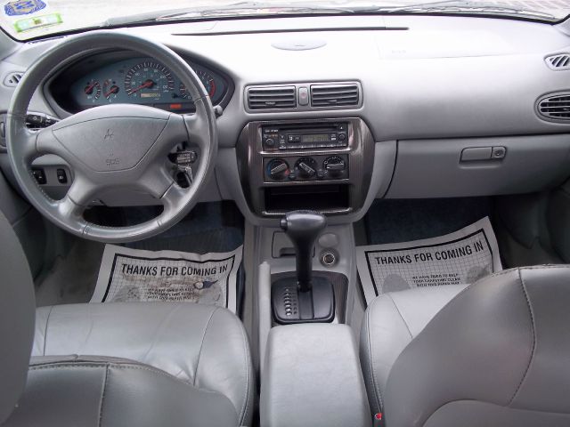 Mitsubishi Galant 2002 photo 18