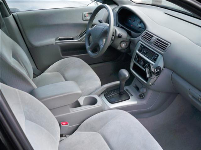 Mitsubishi Galant 2002 photo 2