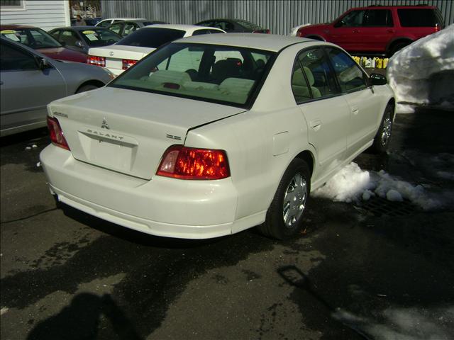 Mitsubishi Galant 2002 photo 2