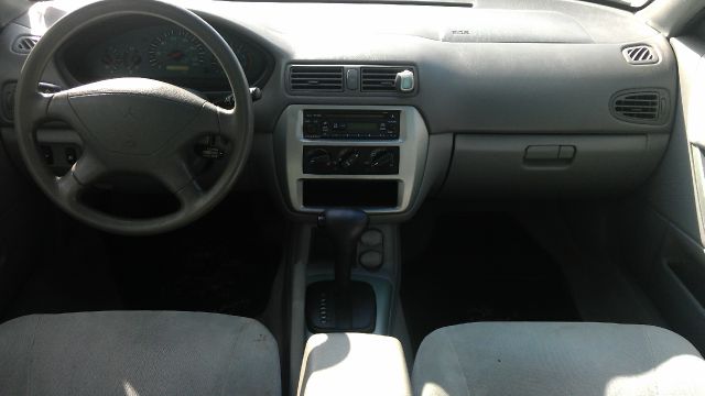 Mitsubishi Galant 2003 photo 2