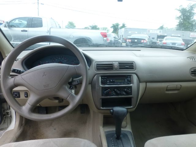 Mitsubishi Galant 2003 photo 4