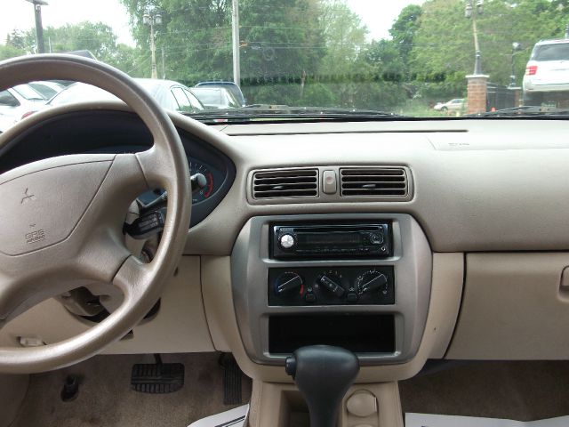 Mitsubishi Galant 2003 photo 1