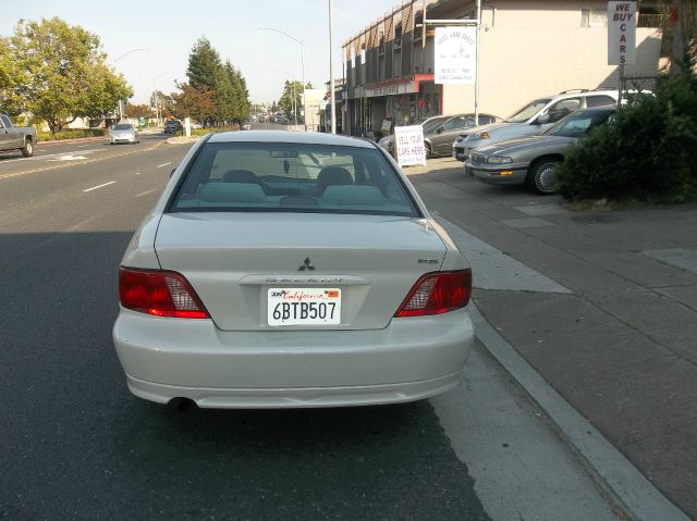 Mitsubishi Galant 2003 photo 2