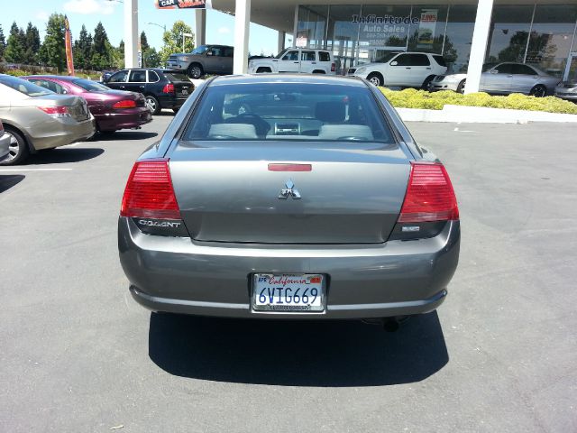 Mitsubishi Galant 2004 photo 2