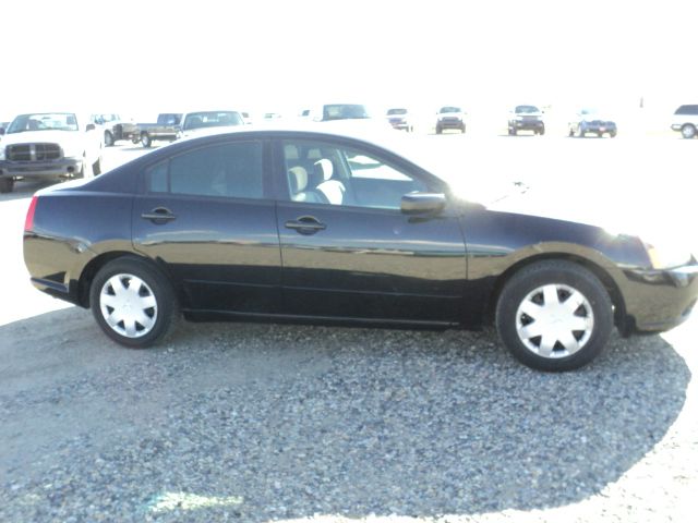 Mitsubishi Galant 2004 photo 2