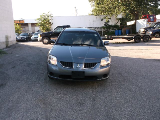 Mitsubishi Galant 2004 photo 2