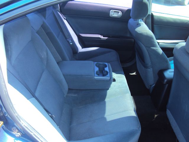 Mitsubishi Galant 2004 photo 9