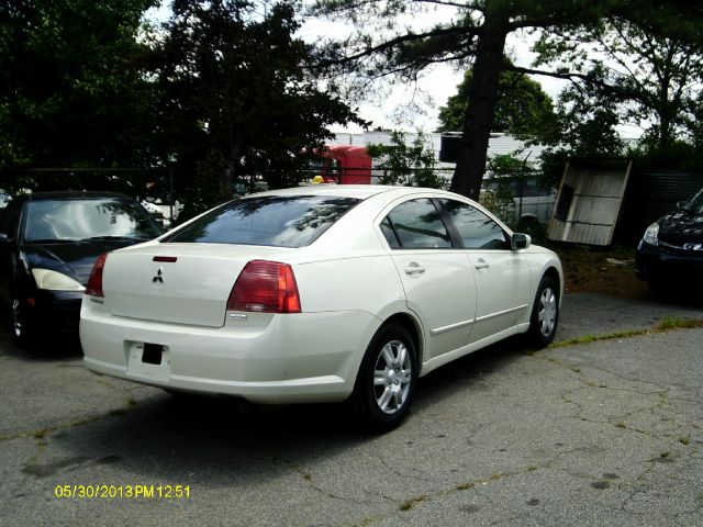 Mitsubishi Galant 2004 photo 1