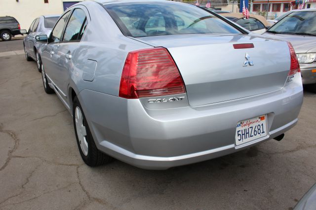 Mitsubishi Galant 2004 photo 2