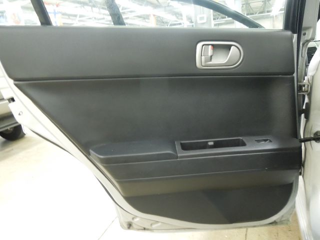 Mitsubishi Galant 2005 photo 16