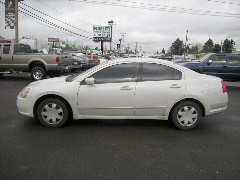 Mitsubishi Galant 2005 photo 1