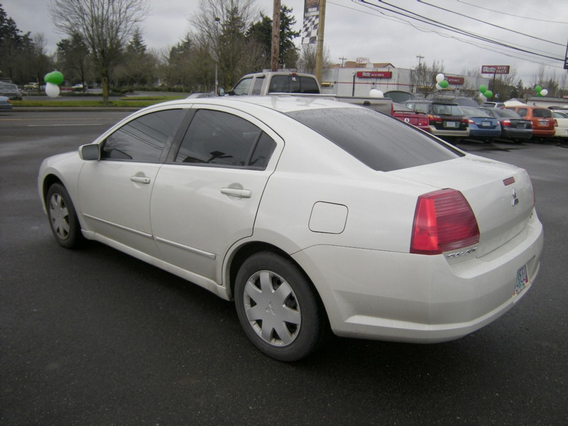 Mitsubishi Galant 2005 photo 4