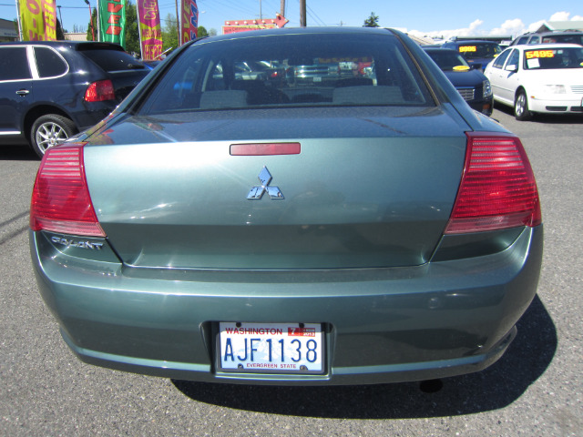 Mitsubishi Galant 2005 photo 2