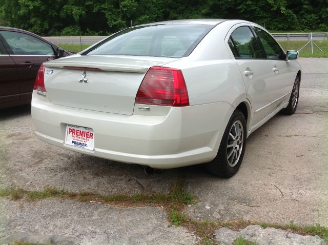 Mitsubishi Galant 2005 photo 2