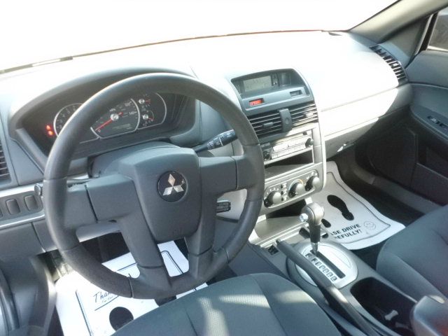 Mitsubishi Galant 2005 photo 9