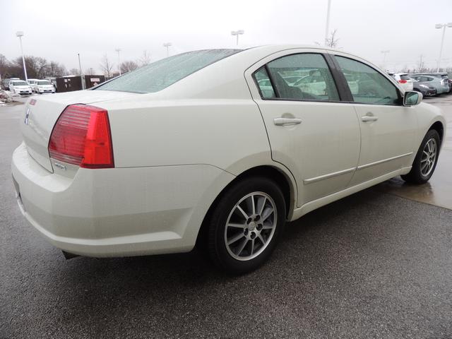 Mitsubishi Galant 2005 photo 3