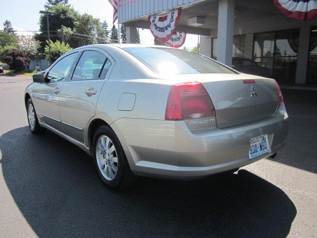 Mitsubishi Galant 2006 photo 2