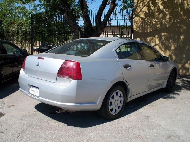 Mitsubishi Galant 2006 photo 2