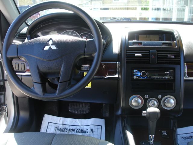 Mitsubishi Galant 2009 photo 25