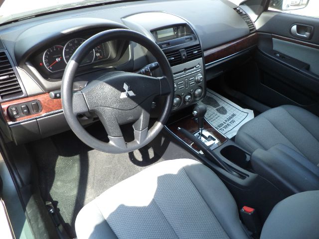 Mitsubishi Galant 2009 photo 2