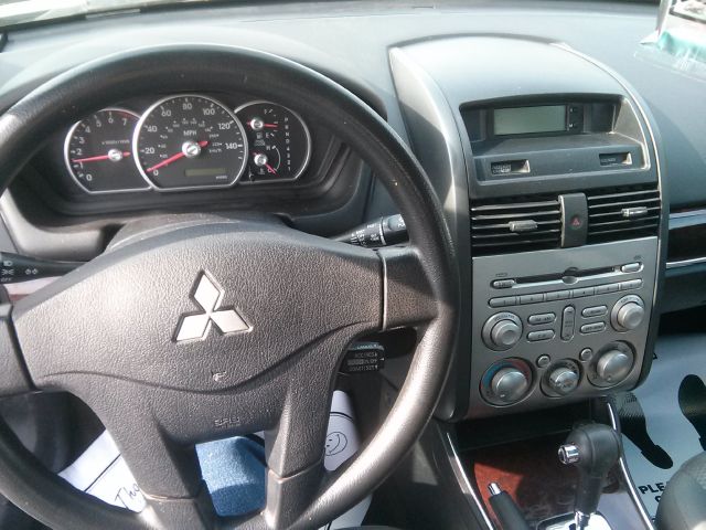 Mitsubishi Galant 2009 photo 2