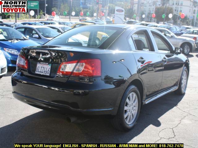 Mitsubishi Galant 2010 photo 1