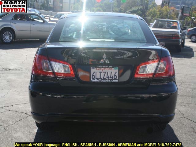 Mitsubishi Galant 2010 photo 2