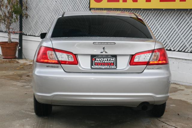 Mitsubishi Galant 2010 photo 2