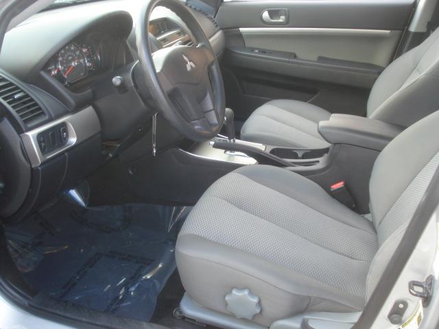 Mitsubishi Galant 2010 photo 2