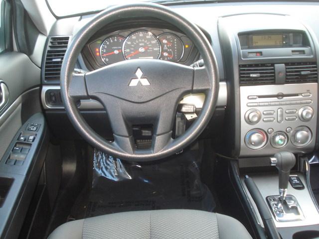 Mitsubishi Galant 2010 photo 4