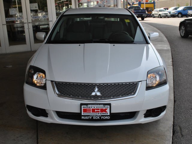 Mitsubishi Galant 2010 photo 2