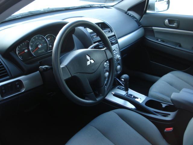 Mitsubishi Galant 2010 photo 4