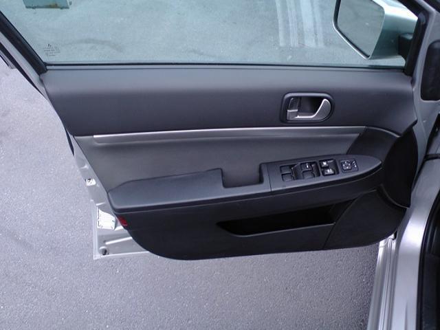 Mitsubishi Galant 2010 photo 2