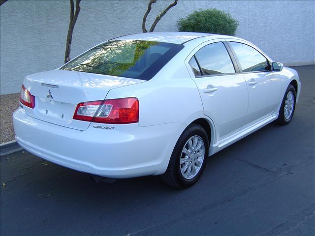 Mitsubishi Galant 2010 photo 2