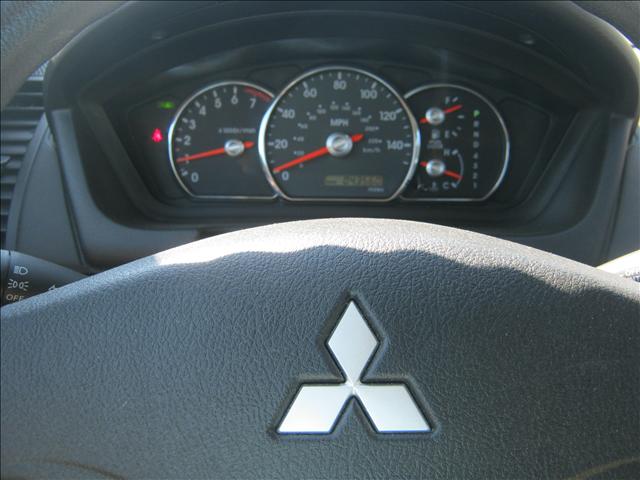 Mitsubishi Galant 2010 photo 4