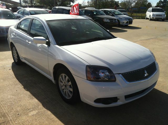 Mitsubishi Galant 2011 photo 2