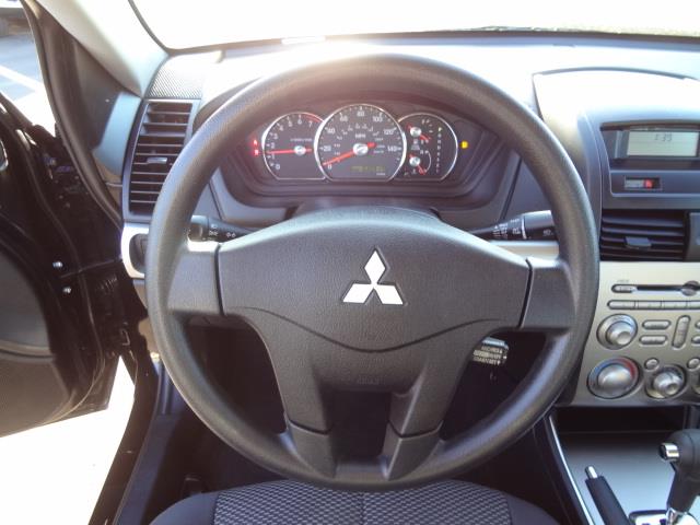 Mitsubishi Galant 2012 photo 2