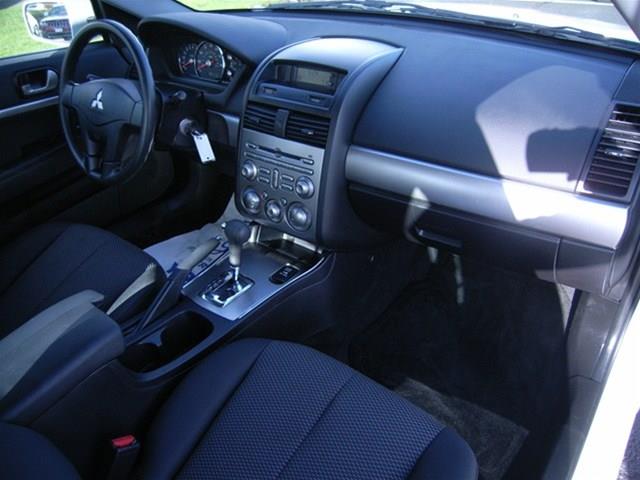 Mitsubishi Galant 2012 photo 9