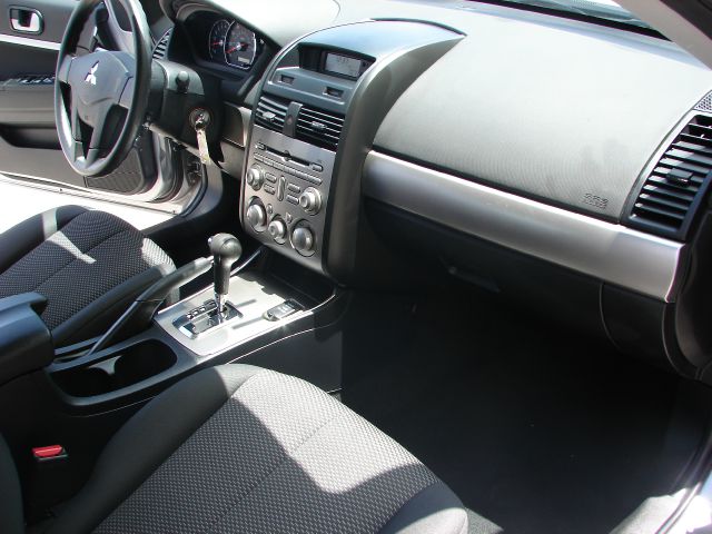 Mitsubishi Galant 2012 photo 3