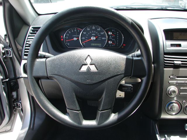 Mitsubishi Galant 2012 photo 6